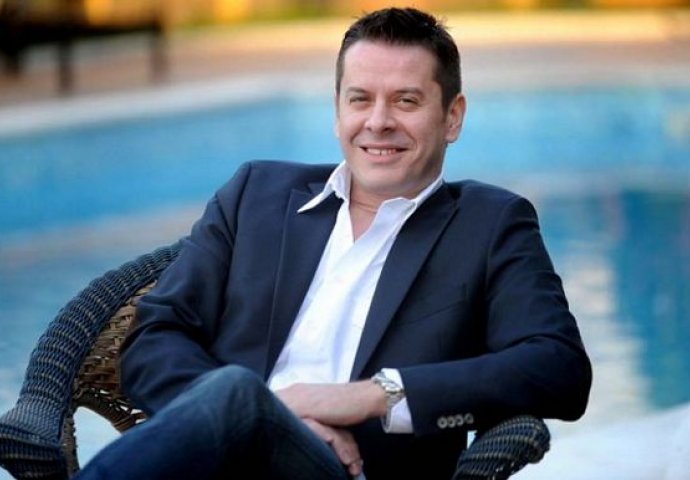 OD NJEGA JE MLAĐA 15 GODINA I KRIJE JE OD JAVNOSTI: Kada vidite kako izgleda žena Vlade Georgieva ostat ćete bez teksta 