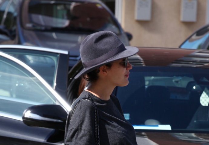 EKSKLUZIVNE FOTOGRAFIJE TRUDNE ALEKSANDRE PRIJOVIĆ: Pojavila se ovakva u centru Beograda i niko ne može da vjeruje da OVAKO IZGLEDA!