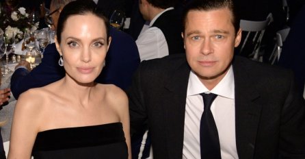 BRAD PITT SE MAZIO U KAFIĆU SA OVOM PLAVUŠOM: Ćaskali su i razmijenjivali poglede, konačno je prebolio Angelinu!