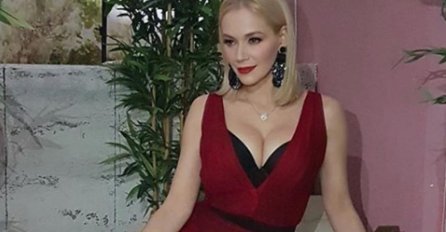 JELENA ROZGA SE I DALJE BORI SA PODMUKLOM BOLEŠĆU: Živi život punim plućima, ali već 12 godina ima problema sa zdravljem!