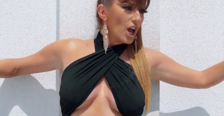 Ispadaju OGROMNE GRUDI na sve strane: A sada procurile stare slike Viki Miljković! Ovako je izgledala prije svih operacija!