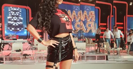 ZBOG MINI SUKNJE JE ZAPALILA MALE EKRANE: Ali kada vidite OVAJ DETALJ, shvatit ćete što je ona NJAZGODNIJA MAMA NA ESTRADI!