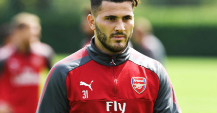 "NAJGORI SI U ARSENALU, A BOLJE TI JE DA..." Englezi žestoko opleli po Kolašincu, hoće li izdržati pritisak?