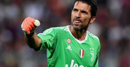 NAPOKON! Buffon otkrio zašto je rezao rukave na dresovima i oduševio fanove