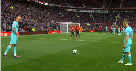 POŠTENA POBJEDA UNITEDA? NARAVNO DA NE! Pogledajte teško sudijsko navlačenje Manchesteru, iz Newcastlea ogorčeni