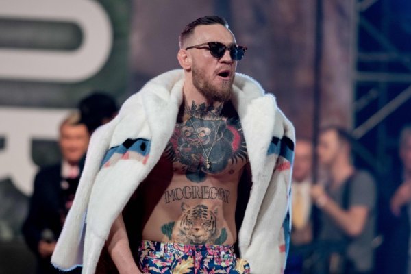 conor-mcgregor-press-conference-3-752x501