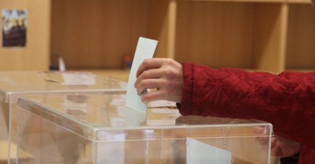 U Bihaću do 15 sati glasalo 15.438 građana