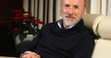 ISTI OTAC! Sin Dine Merlina je pravi šmeker, a malo ko zna za njega! Evo čime se bavi, a tek ćete se iznenaditi kad vidite ko mu je djevojka (FOTO)