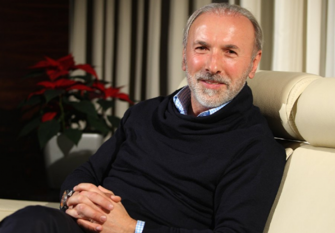 ISTI OTAC! Sin Dine Merlina je pravi šmeker, a malo ko zna za njega! Evo čime se bavi, a tek ćete se iznenaditi kad vidite ko mu je djevojka (FOTO)