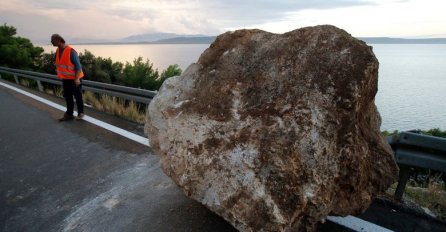 Vozači, oprez: Učestali odroni kamenja na kolovozu