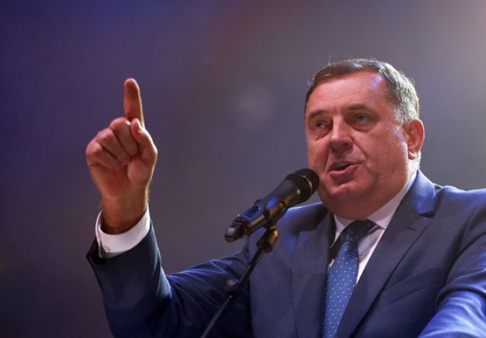 DODIK PODIŽE ZID OD 2,5 METRA OKO SVOG SJEDIŠTA U ISTOČNOM SARAJEVU: "Šta nam se ovo sprema?" 