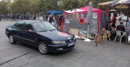 LJUDI SU DANAS ZANIJEMILI KAD SU VIDJELI ŠTA DAVOR GRADI NA TRGU: "Nisam imao drugog izbora, ovo sam morao uraditi" (FOTO)