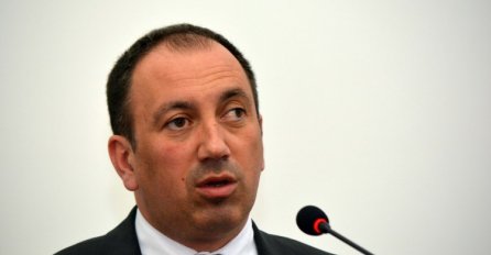 Crnadak: Dodikov srednji prst je njegov odnos prema narodu