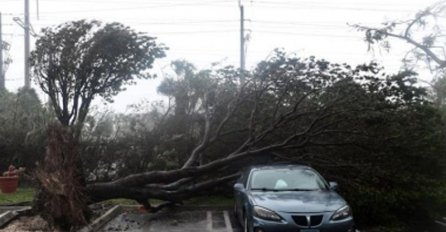 NAJRAZORNIJA OLUJA DESETLJEĆA: Proglašeno vanredno stanje, zatvorene škole i državni uredi, u pomoć uključene hiljade vojnika!