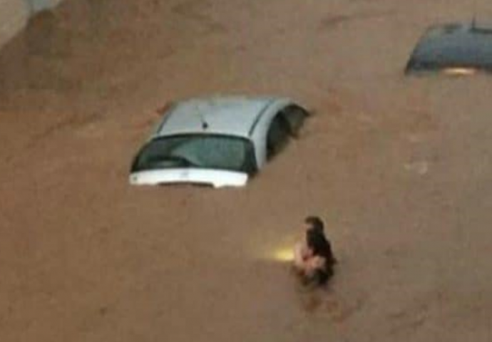 HOROR KAKAV SE NE PAMTI, POZNATO TURISTIČKO MJESTO POTOPILO STRAŠNO NEVRIJEME: Prizori su sablasni (FOTO) 