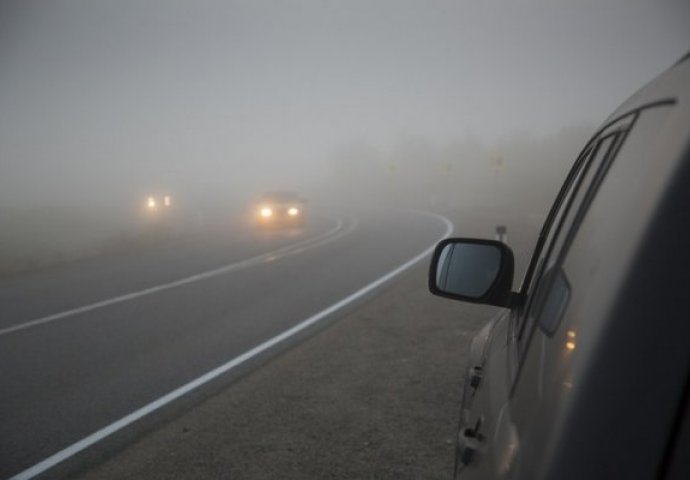 VOZAČI, OPREZ: Smanjena vidljivost zbog magle
