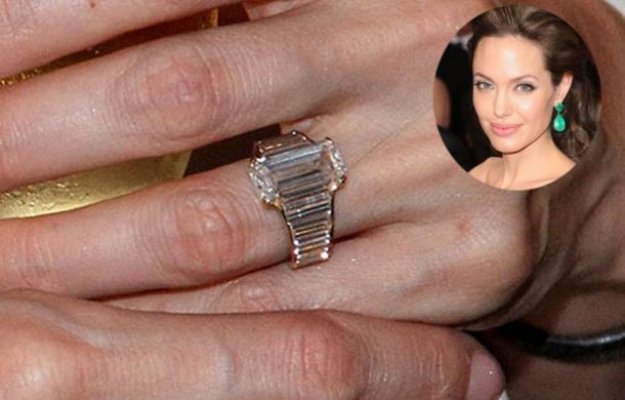 angelina-jolie-ring-to-use