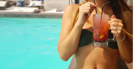 POZNATA GLUMICA OTKRILA ŠTA IMA ISPOD ODJEĆE: Rijetko objavljuje ovakve fotografije, a od ovih fanovima nije dobro