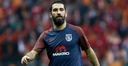 TURSKI NOGOMETAŠ HARAO PO KLUBU: U alkoholiziranom stanju se tukao, a nakon toga je mahao PIŠTOLJEM i ....