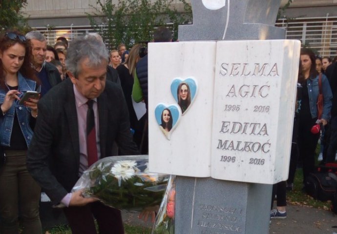 Otkriven spomenik stradalim studenticama Selmi Agić i Editi Malkoč