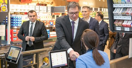 VUČIĆ UŠAO U LIDL I ODMAH POŽURIO DO OVE POLICE: Mislio je da ga neće vidjeti, A ONDA IZNENADIO NIJEMCE PRIJEDLOGOM! (VIDEO)