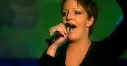 KO BI REKAO DA JE ONA SESTRA POZNATE PJEVAČICE: Slikala se GOLA, nestala sa srpske scene, a evo kako danas izgleda