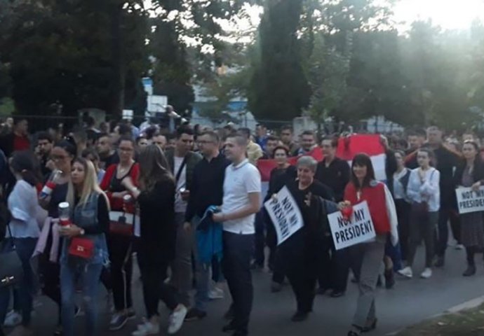Mostar: Više hiljada građana protestuje protiv Komšića