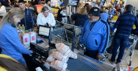 DRUŠTVENE MREŽE GORE  Srbi opustošili Lidl: Kupuju hljeba za mjesec dana, a ovo je stvarno pretjerano