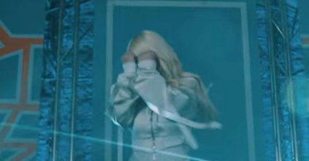 OVO NIJE KARLEUŠA, ALI JE DOBRO ISKOPIRALA: Iznenadit ćete se kad vidite KOJA PJEVAČICA JE U PITANJU! (FOTO)