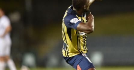 POKAZUJE DA JE SUPERTALENTOVAN: Bolt zabio u stilu Edina Džeke i oduševio fudbalski svijet