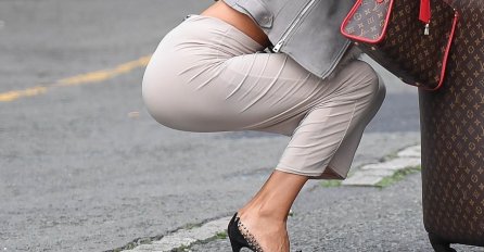 KAD SE POJAVILA NA AERODROMU BEZ GRUDNJAKA I USKOJ SUKNJI, MUŠKARCE OBLIO ZNOJ: Čekajte dok vidite ove fotografije