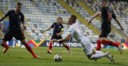 OJADIO JE SRBIJU NA MUNDIJALU, A SINOĆ ENGLEZE: Ostrvljani bijesni na kontroverznog sudiju!