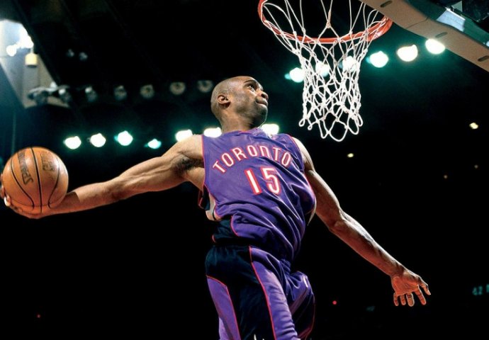 Vince Carter zakucavanjem u 41. godini posramio puno mlađe igrače u NBA!