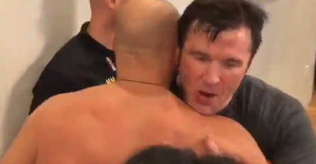 IKONA BORILAČKOG SPORTA POKAZALA VELIČINU Scena iz svlačionice obišla svijet: 'Zašto si me tukao toliko jako, zar se ljutiš na mene?'