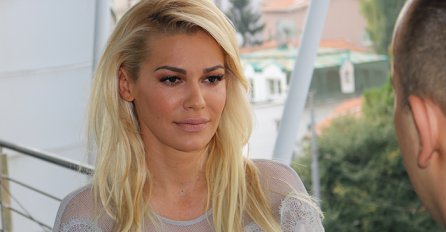 NATAŠA OTVORILA VRATA SVOJE SOBE I SVE OSTAVILA BEZ TEKSTA: Fanove je dočekala u OVAKVOM IZDANJU (FOTO)