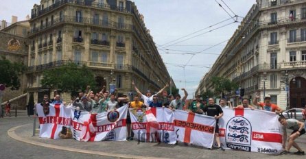 Engleski huligani lome sve pred sobom u Sevilli, policija pokušava da ih rastjera!