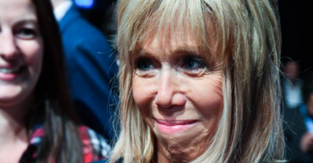 BAKA JE SEDMERO UNUČADI I MAJKA TROJE DJECE: Evo koliko godina zapravo ima Macronova žena, OVO JE BAŠ IZNENAĐENJE 