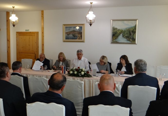 Predsjedništvo HDZ-a BiH razmatra aktualnu političku situaciju u BiH
