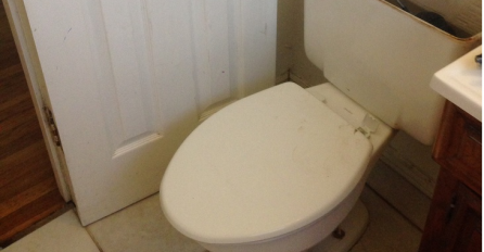 Platili su majstoru da im 'sredi' WC, a kad su vidjeli šta je uradio skoro su pali u nesvijest: VIDITE LI ŠTA NIJE UREDU?