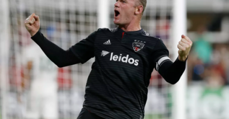 KAKAV MAJSTOR, PA JE LI MOGUĆE!? Wayne Rooney FENOMENALNO zabio sa 30 metara i bacio navijače u stanje šoka