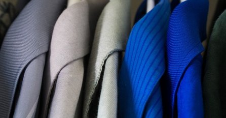 VOLONTER SLAGAO DONIRANU ODJEĆU ZA SIROMAŠNE: Kada je zavukao ruku u džep od starog kaputa, nije vjerovao šta tamo vidi!