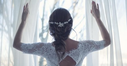 ZATEKLA JE SVEKRVU KAKO PROBA NJENU VJENČANICU BEZ GAĆICA: Mlada je naišla u POGREŠNOM TRENUTKU, a nakon ovog joj nije bilo dobro