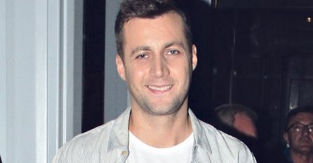 ZA NJIM SU UZDISALE SVE ŽENE, ALI JE PJEVAČ OŽENIO OVU LJEPOTICU: Ona se rijetko pojavljuje u javnosti, evo kako izgleda!