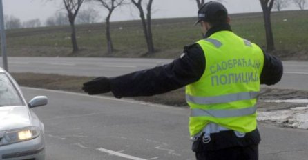 KADA VAS POLICIJA ZAUSTAVI, NA OVO IMATE PRAVO: Sve ono što niste znali, a SMIJETE DA ZAHTJEVATE!
