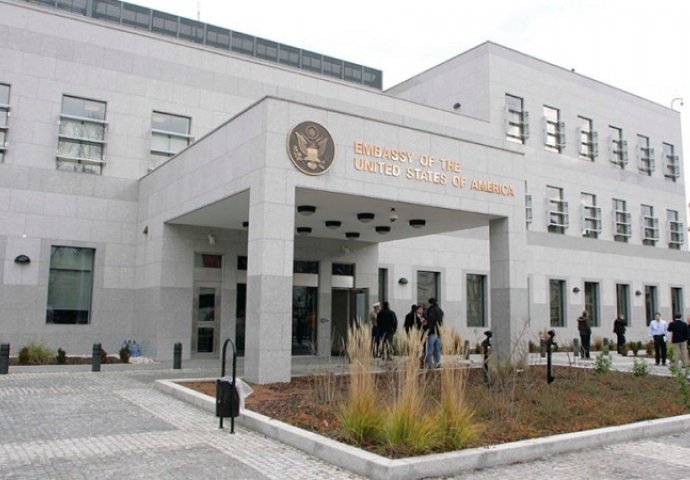 Američka ambasada: SAD neće dopustiti da bude prikazan kao neprijatelj u BiH