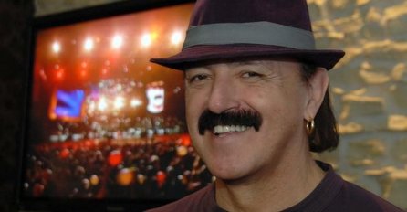 HARIS DŽINOVIĆ BEZ ŠEŠIRA JE POTPUNO DRUGA OSOBA: Kad  vidite kako izgleda ZANIJEMIT ĆETE! (FOTO)