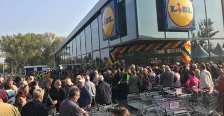 SVI STE SE SMIJALI LJUDIMA KOJI SE U LIDLU TUKU ZA PILIĆE, ALI POSLIJE OVOGA NIŠTA VAM NEĆE BITI SMIJEŠNO: Ovaj Srbin je sve objasnio!