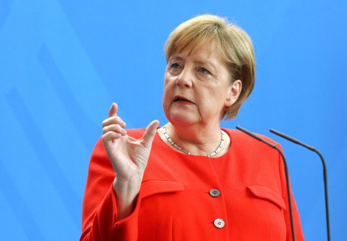 UDAVALA SE DVA PUTA: Evo kako izgleda MUŽ Angele Merkel,  tek kad čujete čime se bavi!