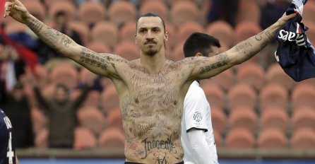 ŽENA ZLATANA IBRAHIMOVIĆA IZGLEDA KAO MILION DOLARA, STARIJA OD NJEGA 11 GODINA: Gdje god se pojavi, samo u nju gledaju, FUDBALER JE OPČINJEN!