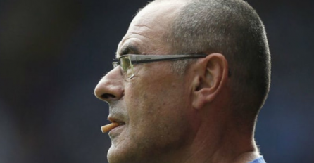 SARRI GADE JEDAN! Trener Chelseaja držao ruku gdje ne treba, pa se srdačno rukovao sa Mourinhom